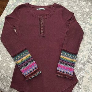 MAURICE’S WAFFLE KNIT TUNIC TOP-Long embroidered sleeve, scoop neck, Size Med